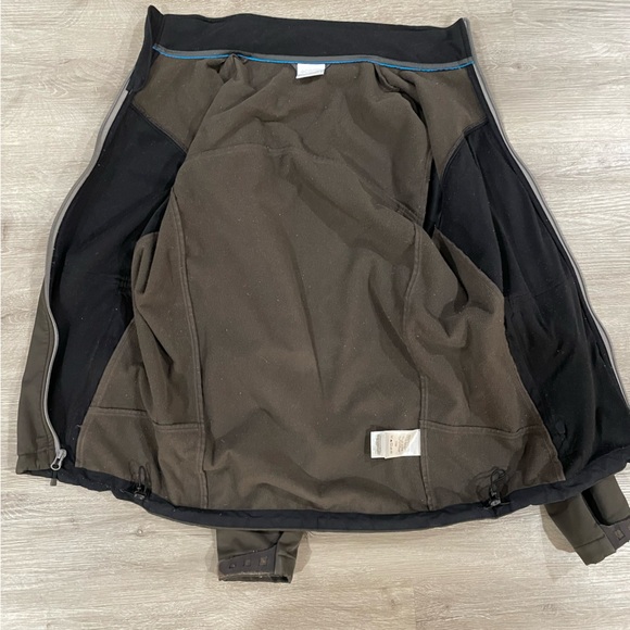 Columbia Soft Shell Jacket (small) - Picture 5 of 8